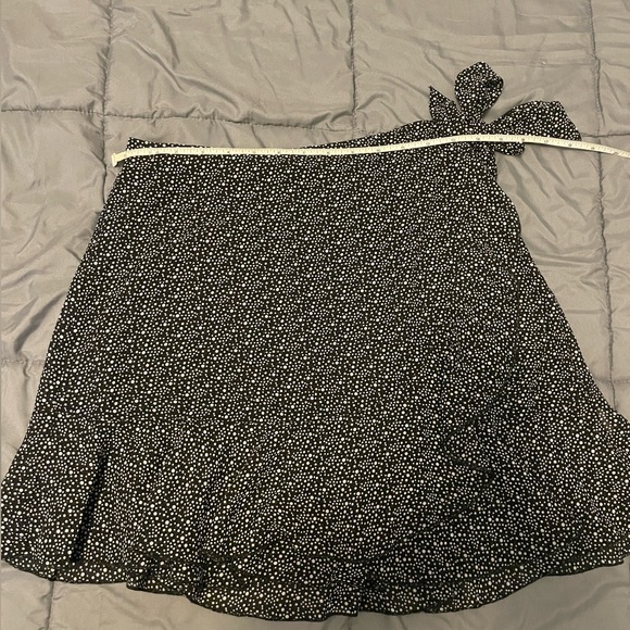 Forever 21 wrap skirt, Black w/white polka dot sheer w/ruffle bottom women Large - Picture 2 of 11